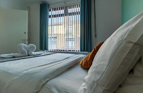 "Furnished Rentals Direct" DominionHouse cul-de-sac Home for 6 people in Anfield near LFC, Goodison Park, Free Street Parking, Suits Travellers, contractors and Family, Near Football action and 10 minutes drive to Liverpool City Centre - Foto 19