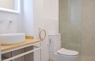 Slow Home Apartments - Photo 52