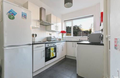 Prime Location Stylish 4-Bed House near Trent Br - Foto 28
