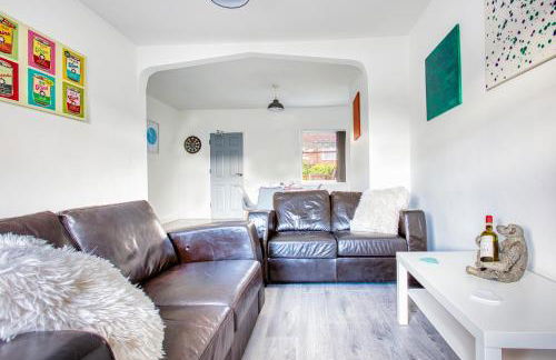 Modern 3-Bed Home Sleeps 6 with Parking & Fast WiFi Perfect for Contractors & Long Stays - Foto 2