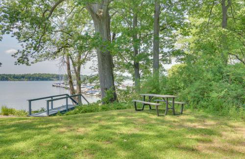 Waterfront Getaway on Sodus Bay Prime Location! - Foto 34