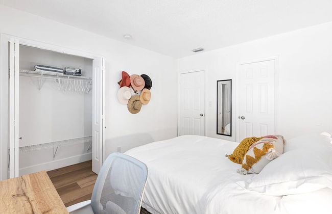 Lovely 2 BR Condo in Sailboat Bend - Photo 8