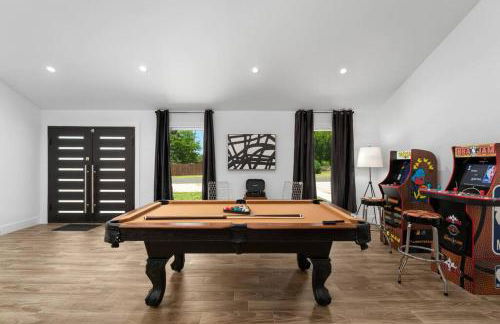 The Gateway - 6BED W Two Houses GameRoom & Pool - Photo 8