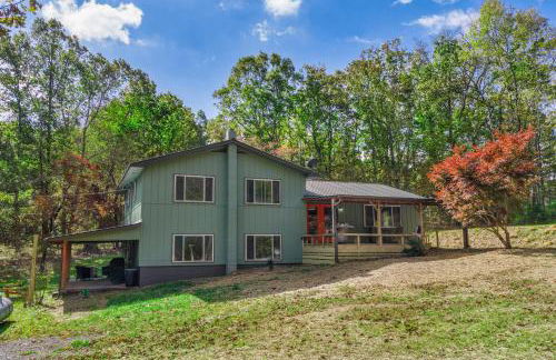 Big Yard Family Getaway - Pets OK - Grill and Hike - Foto 46