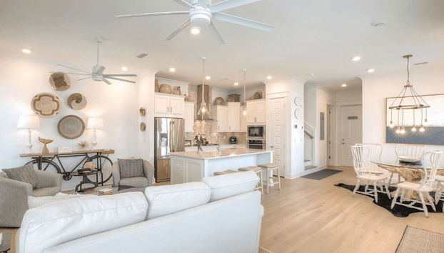 Prominence Pool + Gym Access, Deck, Walk to Beach Gypsea Girl by Avantstay - Foto 3, Interior