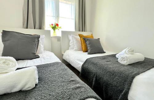 Delightfully decorated cosy two bedroom family home Great transport links to central London - Foto 17