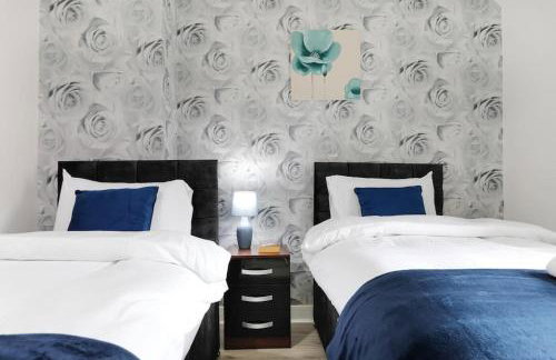 Comfy stays, Rotherham for contractors & Families, spacious, conservatory, free parking, wifi, 3BDR - Foto 34