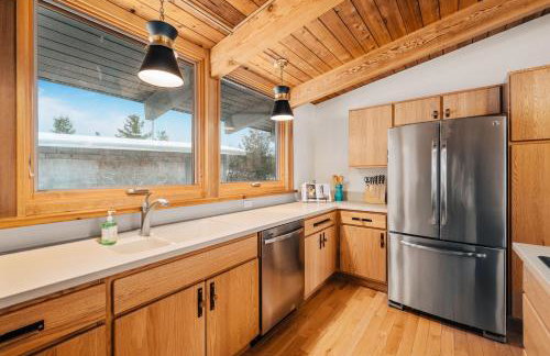 Midcentury home, private beach. large great room - Foto 23