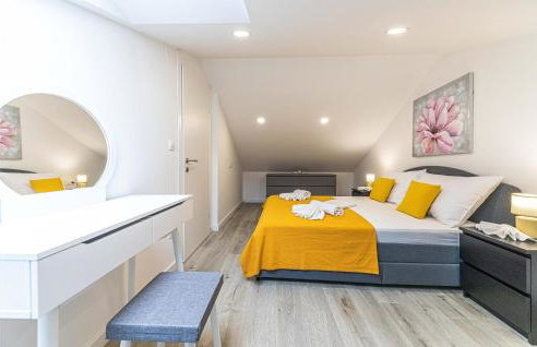 Awesome Home In Lecevica - Foto 38