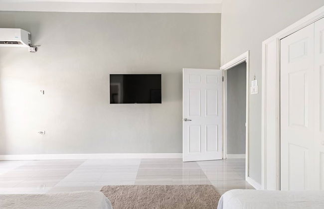 Charming Sea View Town House Chef Driver Optional - Photo 32