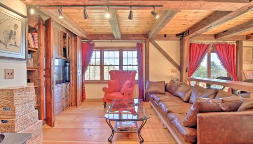Timeless Red Sox Retreat with Scenic Mountain Views! - Foto 2