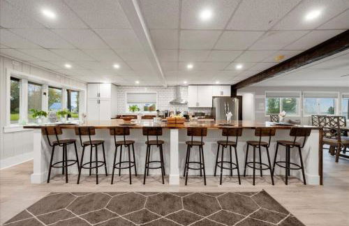 Whitewaters-Main plus Genoa on Oneida Lake - Sleeps 19 - Photo 1