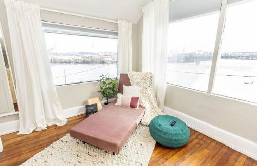 Cozy Riverfront Bungalow with Stunning Views - Foto 30