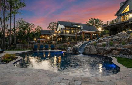 Gray Fox Lodge by Avantstay Waterslide Pool, Theater Sleeps 21 - Foto 118