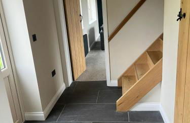 Charming 2-Bedroom Cottage in Warwickshire - Photo 6