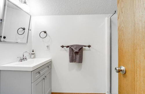 Scenic Cottage with Private Dock on Torch Lake - Foto 14