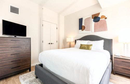 Luxury Apt Seaport with Pool - Photo 9