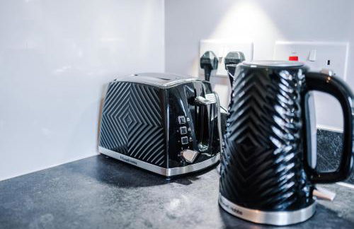 Liverpool-Halewood-Speke - NR Airport & JLR - Sleeps 8 - 5 Beds 1 sofabed 2 Bath Driveway Parking - Docks - Short 2 Long Stays - by Samina, ARZ Stays - Foto 30