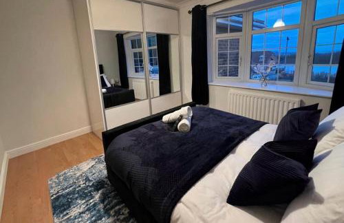 Luxury 5-bed Bungalow, Hot Tub, Games & Gated Parking - Foto 18