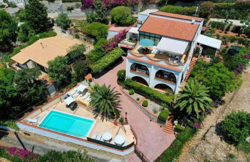 Villa del Golfo Urio with swimming pool shared by the two apartments it is essential to have a car - Foto 5
