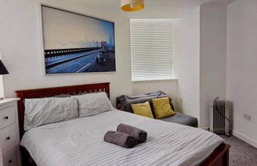 2 Bedroom Modern stylish Apt in Glasgow City Centre - Photo 2
