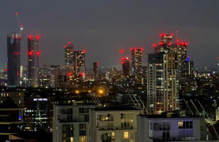 Panoramic City Views Elegant 2BR, 2 Min to Metro - Foto 5