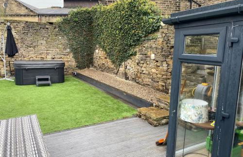 Honeybee Cottage, with a log fire & a hot tub. - Foto 22