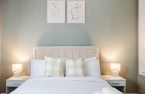 Modern 2 Bedroom House with Parking - Photo 8