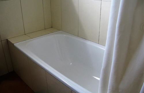 Yellow House - Photo 28