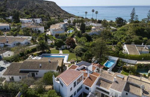 Vila Golfinho, with heated pool, rooftop lounge and ocean views - Foto 4