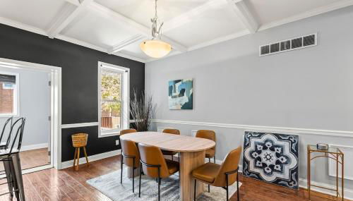 Elegant Reservoir Hill home with parking sleeps 8 - Foto 2