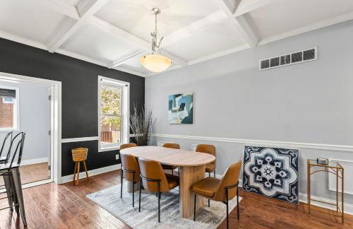 Elegant Reservoir Hill home with parking sleeps 8 - Foto 2