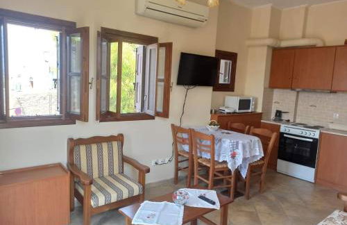 Avgonima Family's Rooms I - Photo 9