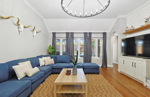 5BD 2BA w Backyard Oasis Pool Jacuzzi Firepit - Foto 7