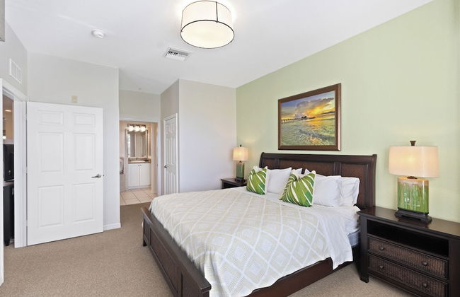 Genoa Vacation Rental: Stylish 2-BR Condo with Golf & Lake Views. Resort-Style Pool, Hot Tub, and Easy Access to Championship Golf. Minutes from Naples Beaches, 5th Avenue S, and Marco Island - Foto 3