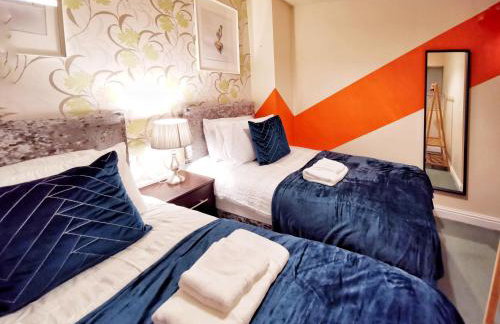 Highstone 4 Bedrooms Home 7 Beds With Parking and Garden - Foto 26