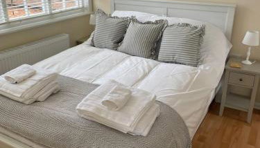 Fantastic Two Bedroom Courtyard Apartment - Foto 2