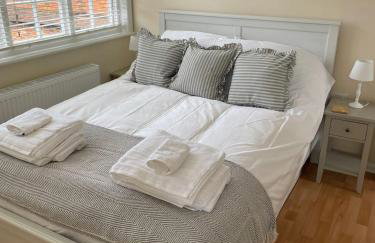 Fantastic Two Bedroom Courtyard Apartment - Foto 2