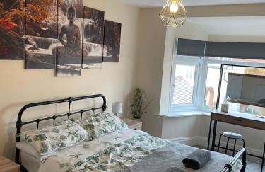 Spacious Family Home Minutes from the Beach - Foto 41