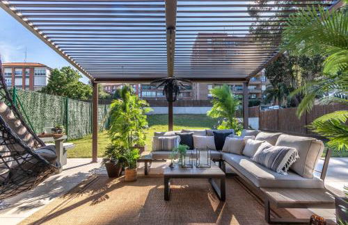 AkomodaT en Precioso y Moderno con Jardín y Parking - Foto 2