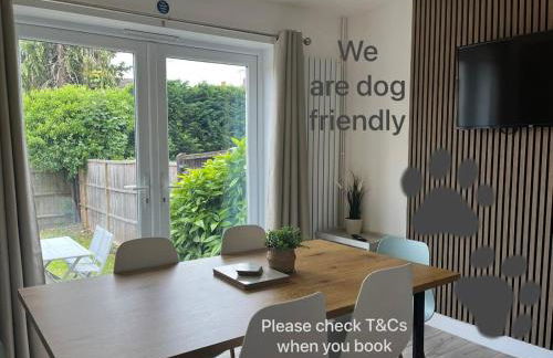 Briants, for Families & Contractors - Free Parking - Photo 5