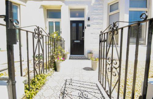 Bay City Studio Apartments - Foto 38