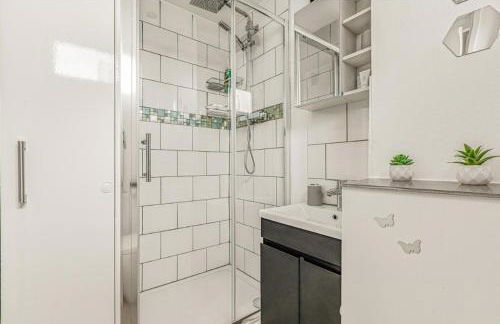 Amazing Marina-Overlooking 1Bed - Photo 19