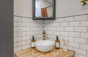 New 5BD Near UNL & DT | Poker Table & Games - Foto 22