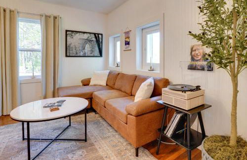 Mid-Century Modern Fayetteville Home Close to Town - Foto 6