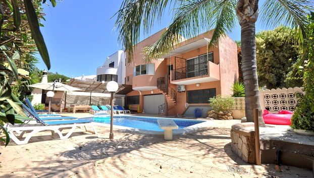Spacious Retreat With Prime Location, Private Pool, Snooker, Free AC & Wifi - Photo 2, Image principale
