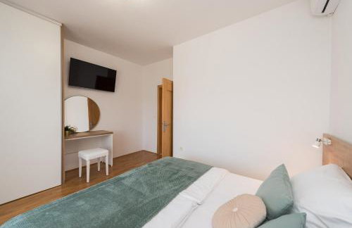 Villa Petra s bazenom, roštiljem i parkingom - Foto 30