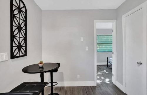 Rustic Retreats Spacious 1BR For 4 guests In The Heart of Fort Lauderdale - Foto 9