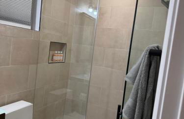 Spacious 5 bedroom single family home sleeps 12 with driveway near DC - Foto 7