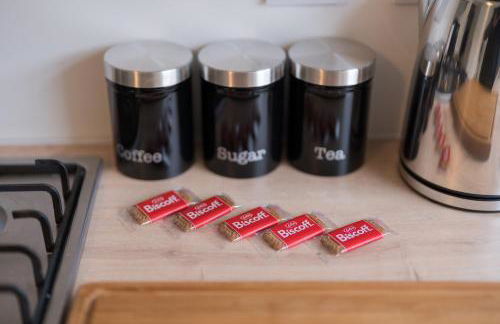 Perfect for Contractors & Families & Free Parking - Foto 11